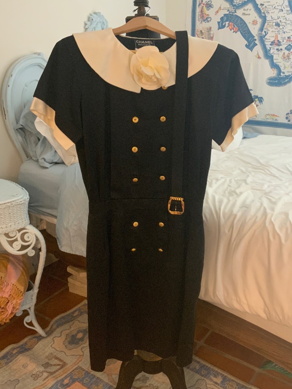 EXQUISITE VINTAGE CHANEL DRESS BLACK CAMELLIA GOLD BUTTONS BROOCH BELT
